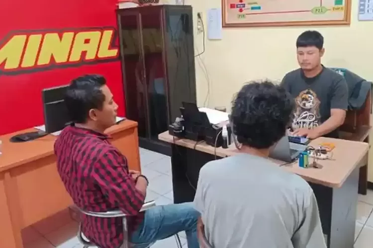 Kepergok Curi Kabel dan Trafo di Bekas Pabrik Sidoarjo, 3 Pria Diamuk Warga