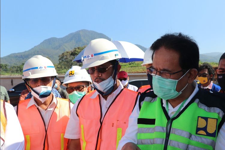 Mentor Agraria dan Tata Ruang/Kepala Badan Pertanahan Nasional (ATR/BPN) Sofyan A Djalil meninjau pembangunan Jalan Tol Cisumdawu, Sabtu I18/7/2020).