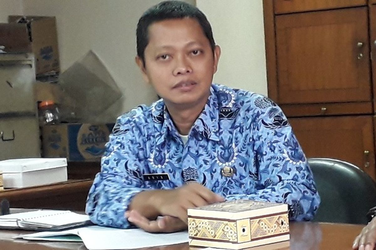 Kepala Suku Dinas Kehutanan Jakarta Barat M. Aris Firmansyah di ruang balai wartawan gedung Wali Kota Jakarta Barat pada Rabu (19/9/2018).