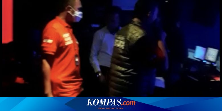 Langgar Protokol Kesehatan Kerumunan Pengunjung Di 5 Tempat Hiburan Kemang Dibubarkan Ketika itu aku berperan menjadi sopir keluarga karena harus mengantar jemput keluarga yang datang dari sumatra. langgar protokol kesehatan kerumunan