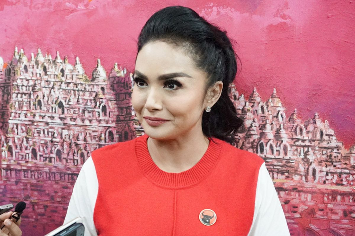 Diva pop Krisdayanti saat ditemui di DPP PDI Perjuangan di Menteng, Jakarta Pusat, Senin (30/7/2018).