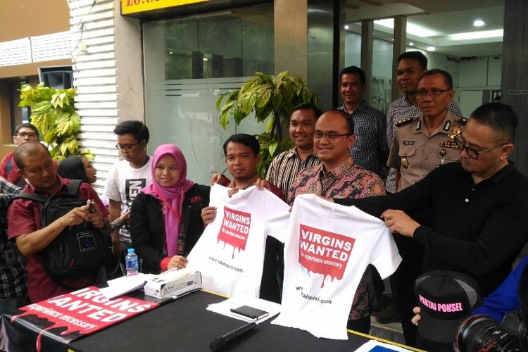 Polisi merilis kasus penangkapan Aris Wahyudi, pendiri situs nikahsirri.com, di Mapolda Metro Jaya, Minggu (24/9/2017).