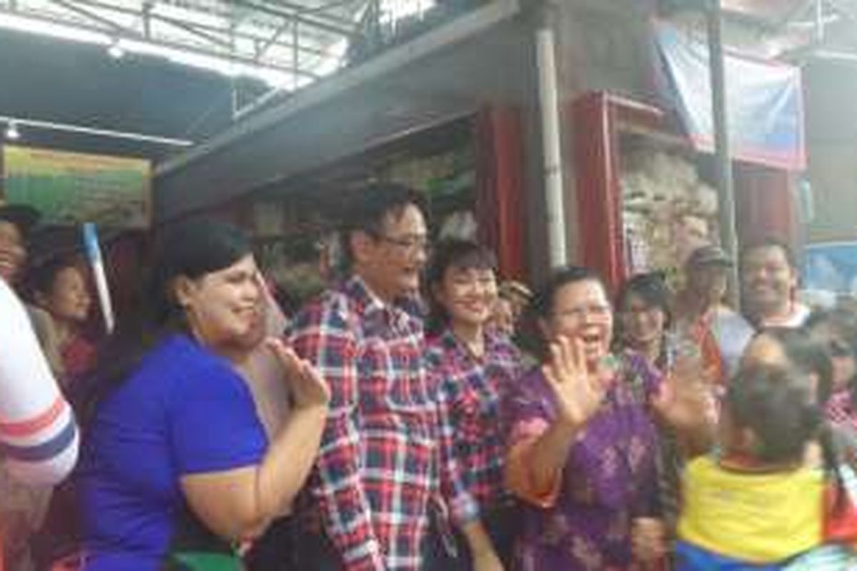 Cawagub DKI Djarot Saiful Hidayat blusukan di Pasar Kebayoran Lama, Kamis (17/11/2016). 