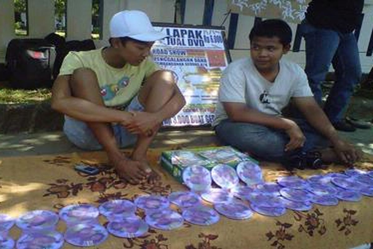 Siswa SMK Al Falah Pati jualan film untuk mendukung KPK