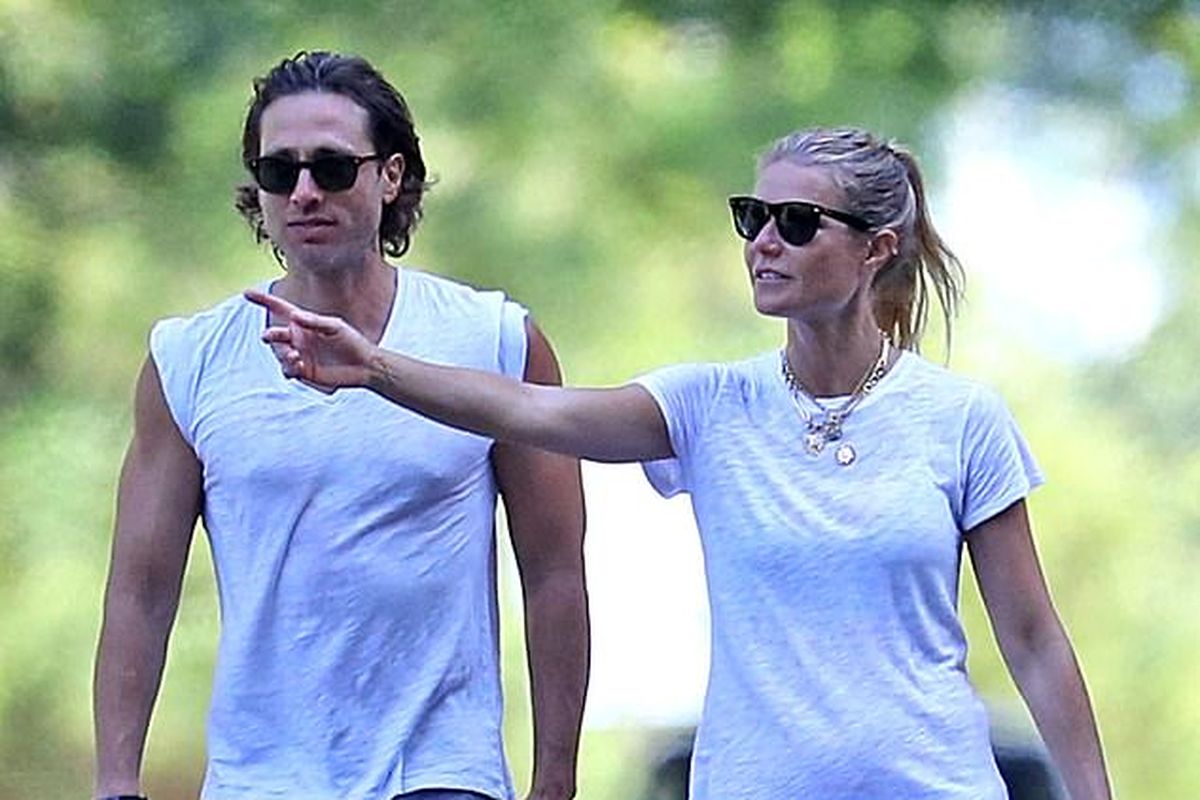 Bintang film Hollywood, Gwyneth Paltrow, dan sang suami, Brad Falchuk saat berolahraga bersama.