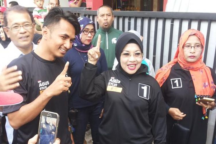 Calon wakil gubernur DKI Jakarta nomor satu Sylviana Murni saat kunjungan ke permukiman warga di Jalan Pandan, Gandaria, Jakarta Selatan, Kamis (19/1/2017)