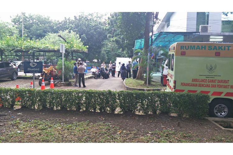 Suasana RSUP Persahabatan saat keluarga menjemput, Sabtu (14/3/2020).(KOMPAS.com/CYNTHIA LOVA)