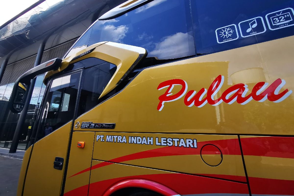 Posisi tutup tangki solar bus