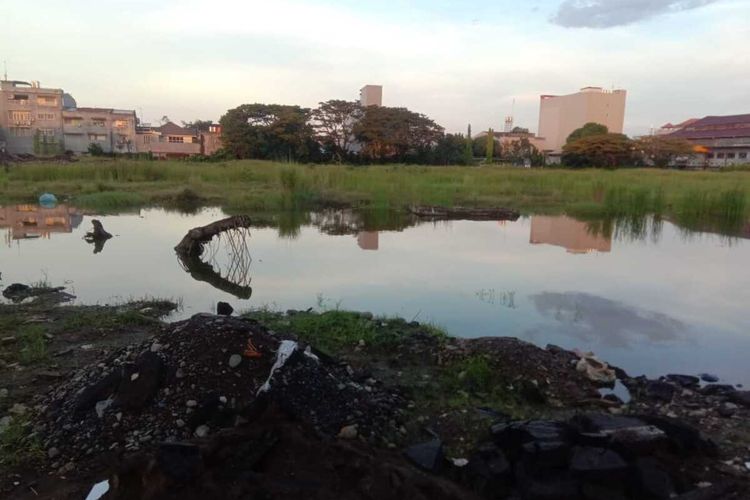 Setelah dibongkar Stadion Mattoanging, terdapat kubangan besar dan dalam yang dipenuhi air. Setelah dibongkar pada Rabu (21/10/2020) lalu, sudah tiga korban tewas tenggelam di kubangan tersebut.