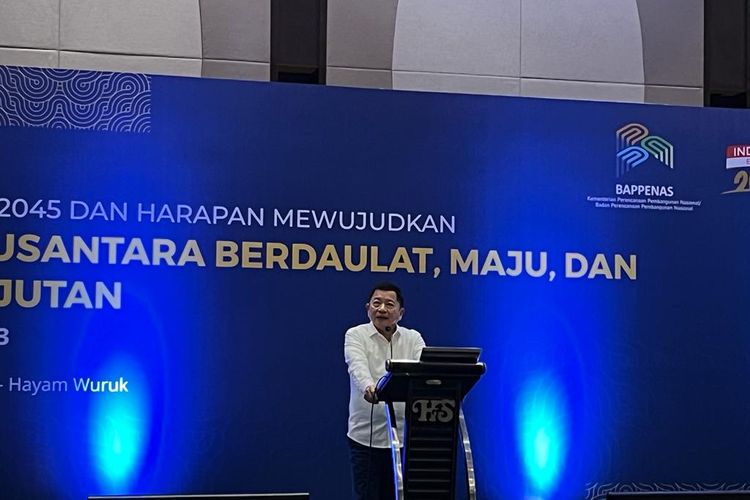 Menteri PPN/Kepala Bappenas Suharso Monoarfa dalam diskusi mengenai Visi Indonesia Emas 2045 di Hotel Santika Premiere Hayam Wuruk, Jakarta, Senin (29/5/2023).  