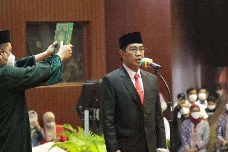 Prof Jamaluddin Jompa dilantik sebagai Rektor Unhas periode 2022-2026 di Makassar, Rabu,(27/4/2022).