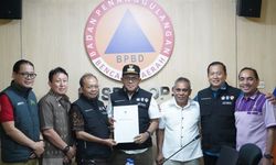 Dari Pasta Gigi hingga Beras, Koster Serahkan Bantuan Rp 1 Miliar untuk Korban Gempa NTT