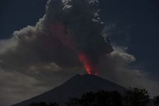 Erupsi, Gunung Agung Lontarkan Lava Pijar Sejauh 2 Km Pada Senin Malam
