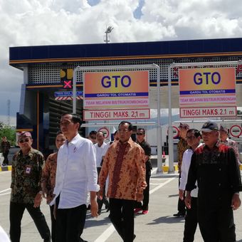 Presiden RI Joko Widodo meresmikan Jalan Tol Soroja (Soreang- Pasirkoja), Senin (4/12/2017) di Gerbang Tol Soreang, Kabupaten Bandung, Jawa Barat. 