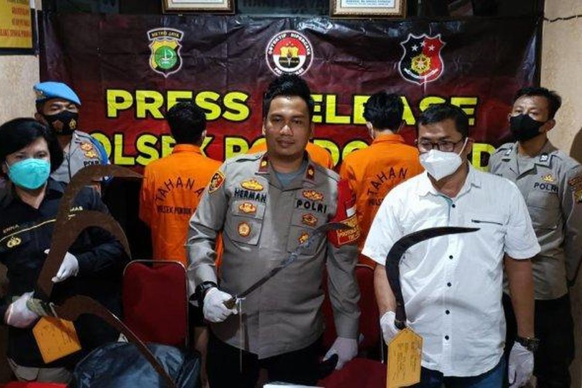 Kepolisian Sektor Pondok Gede meringkus tiga anggota Gengster Cemerlang yang bentrok pada Rabu (15/6/2022). 1 orang masih buron.