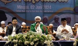 HST Gelar Murakata Berselawat bersama Habib Syech, Bupati Aulia: Semoga Datangkan Berkah