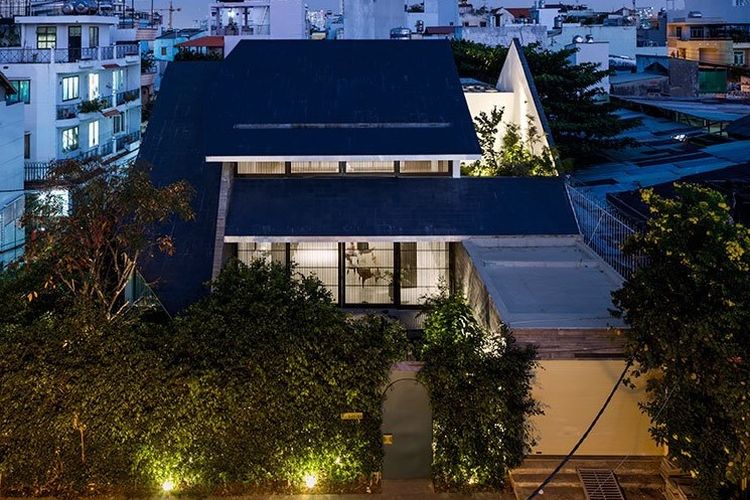 Huy House, rumah yang memiliki konsep menyatu dengan alam dan dirancang oleh firma arsitektur 23o5studio. 