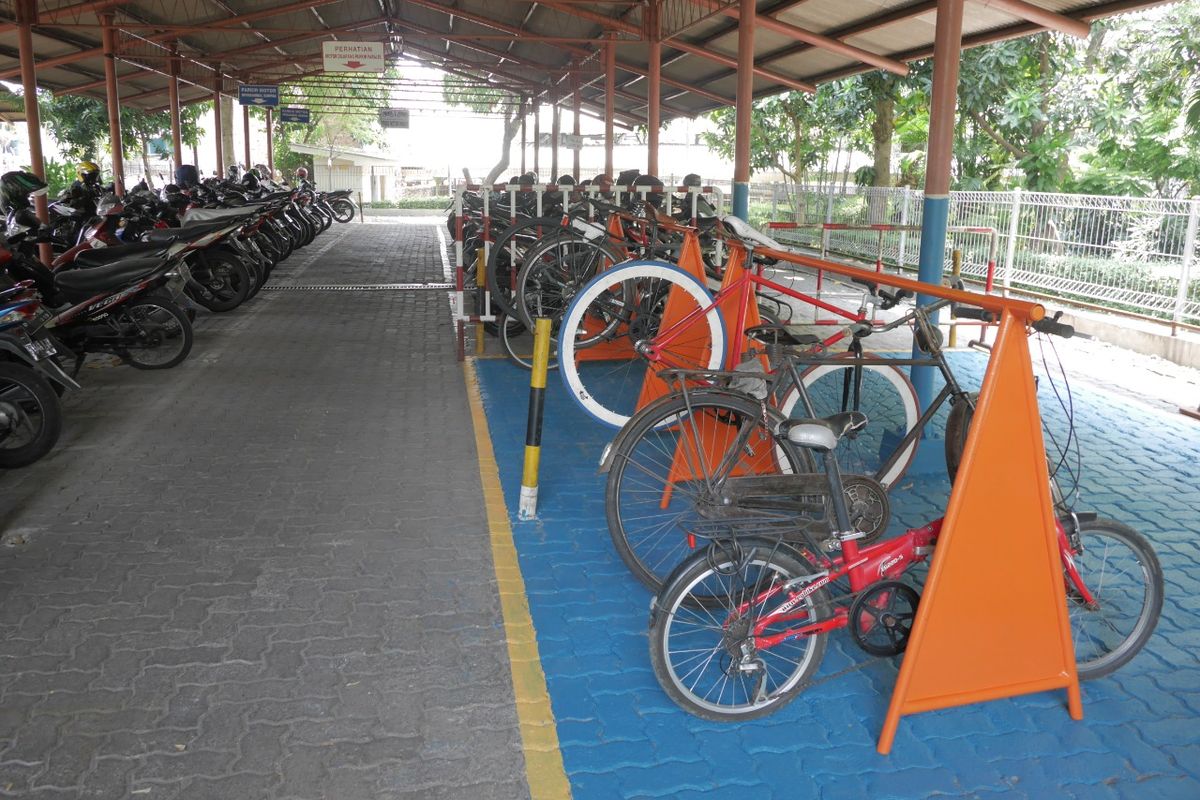 Area parkir sepeda di Gedung Kompas Gramedia di Palmerah, Jakarta.