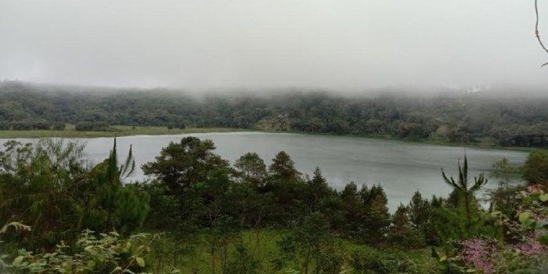 Inilah pesona Danau Linow di Kota Tomohon, Sulawesi Utara (Sulut), tempat wisata unik cocok jadi pilihan saat liburan ke Manado.