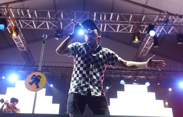 Aksi Tipe X saat tampil pada acara Synchronize Festival 2017 di Gambir Expo Kemayoran, Jakarta, Jumat (06/10/2017). Acara musik ini akan berlangsung selama tiga hari hingga Minggu 8 Oktober.