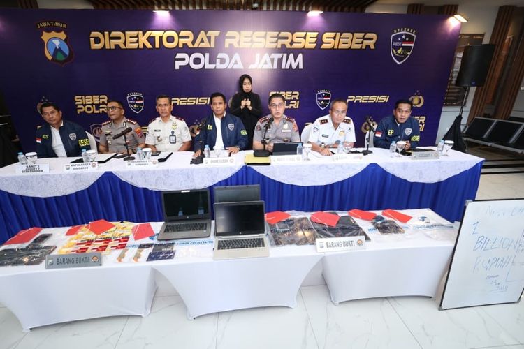 Sindikat Love Scamming di Surabaya Sasar Korban Usia 45-60 Tahun, Ngaku Haji untuk Dekati Korban