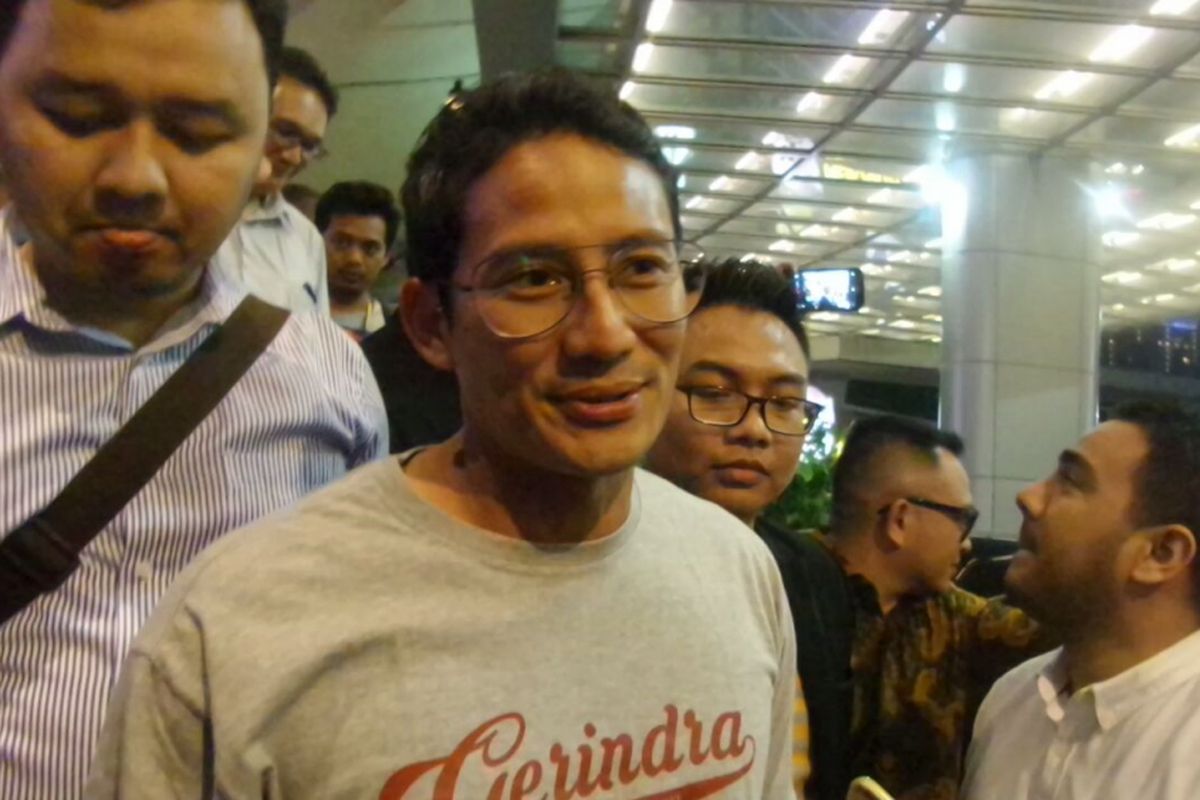 Wakil Gubernur DKI Jakarta Sandiaga Uno saat menghadiri konser 25 Tahun Ari Lasso Sepenuh Hati, di Balai Sarbini, Jakarta Selatan, Rabu (25/10/2017).