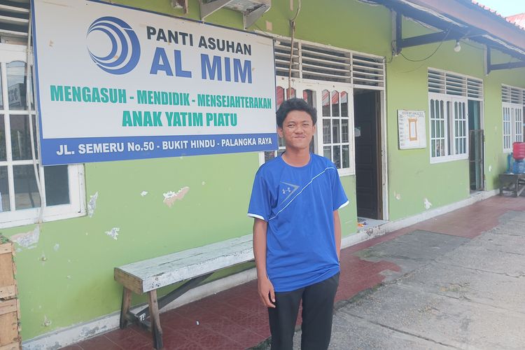 Tinggal di Panti, Kuliah Teknik, dan Mengasuh Adik-Adiknya: Kisah Yusron Menjemput Mimpi