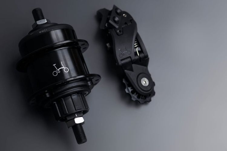 Sistem gir 12 percepatan pada Brompton T Line memberikan lebih banyak pilihan gir dan jangkauan lebih luas bagi pengendaranya, dengan tetap memertahankan desain kompak.