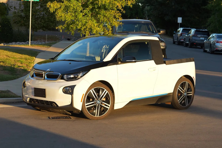 Modifikasi BMW i3 Disulap Jadi Pikap Listrik