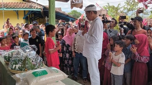Hadiri Tradisi "Gubyag" di Purwakarta, Dedi Mulyadi Ingin Sungai dan Danau di Jabar Jadi Sumber Pangan