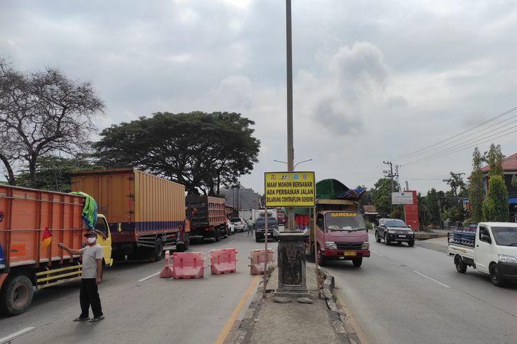 Rekayasa lalu lintas Pantura Demak-Kudus di Kecamatan Karanganyar, Kabupaten Demak, Jawa Tengah (Jateng), Kamis (4/7/2024).