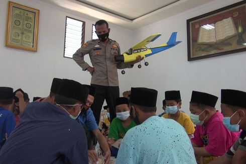 Sutrisno, Polisi yang Ajari Santri Membuat Pesawat Aeromodeling dan Dibeli Sandiaga Uno