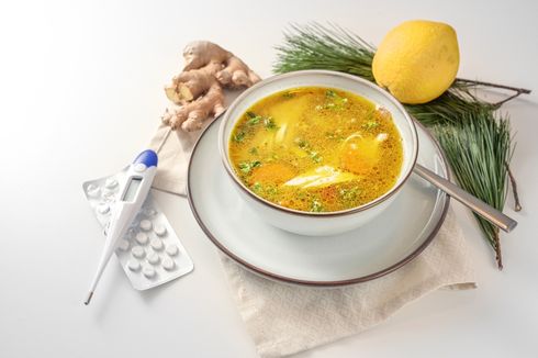 Resep Sup Ayam Jahe Kunyit untuk Meredakan Pilek dan Demam