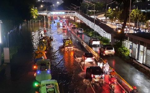 Jakarta Floods Displace 1.380 People