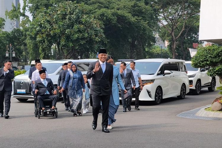 Kenakan Dasi Biru Muda, Sudaryono Tiba di Istana untuk Dilantik Jadi Kepala BGN