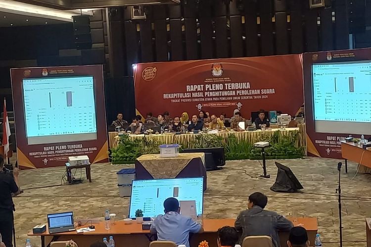 Suasana rapat pleno rekapitulasi Pemilu tingkat provinsi Sumut di Hotel Le Polonia Medan, Jumat (8/3/2024)