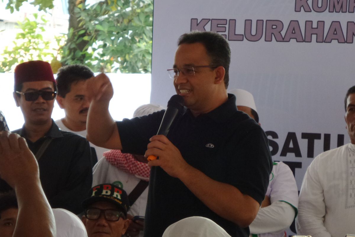 Calon gubernur DKI Jakarta Anies Baswedan saat silaturahim dengan relawan Rumah Djoeang di Karet, Setiabudi, Jakarta Selatan, Sabtu (8/4/2017).