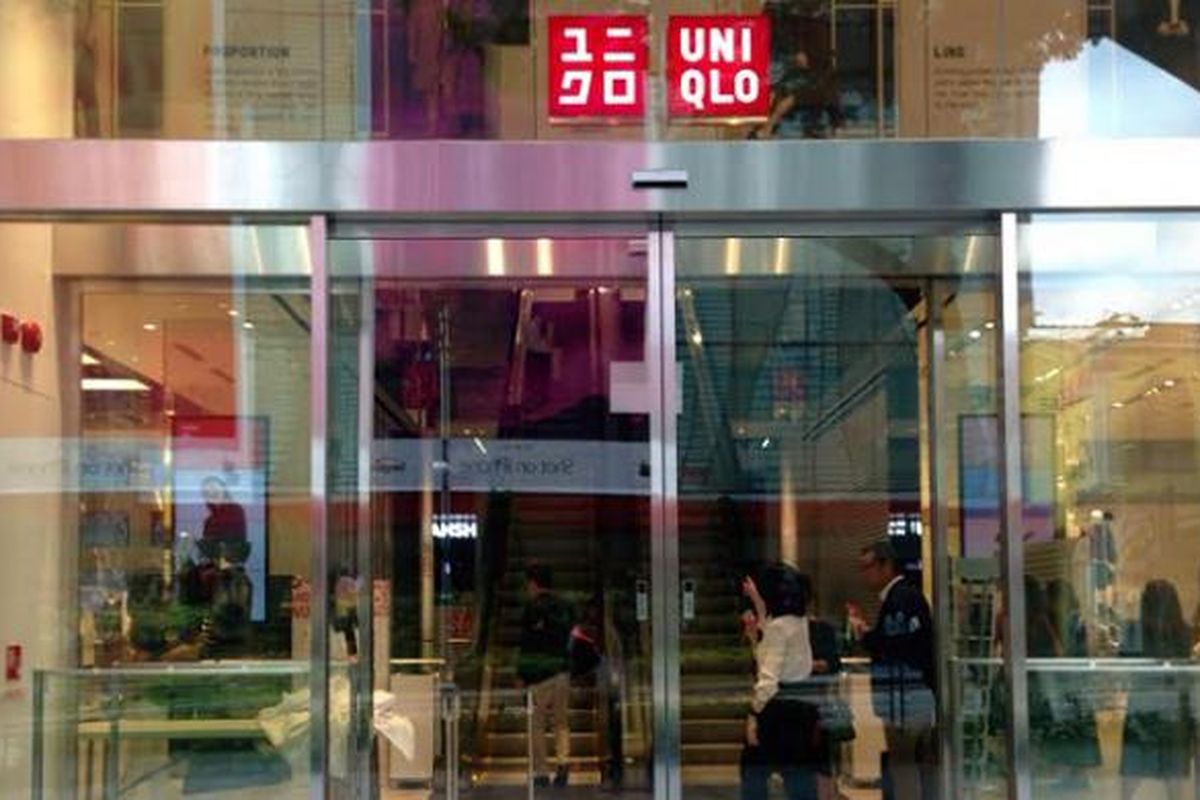 Flagship Store Uniqlo pertama di Asia Tenggara yang berlokasi di Orchard Central, Singapura