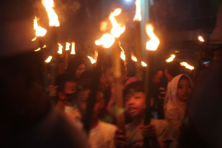 Pawai obor diikuti ribuan peserta di Kabupaten Cianjur, Jawa Barat, dalam rangka menyambut tahun baru Islam 1 Muharram, Jumat malam