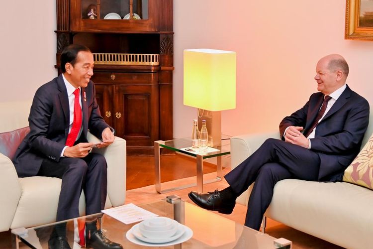 Presiden Joko Widodo melakuka pertemuan bilateral dengan Kanselir Jerman Olaf Scholz di Hannover, Minggu (16/4/2023).