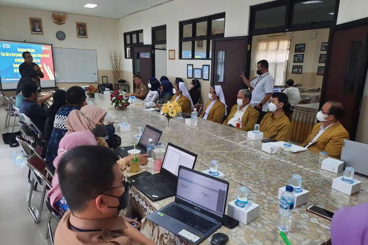 Diskusi terkait SIPLah di SMA Negeri Sumatera Selatan, Palembang, Selasa (6/12/2022).