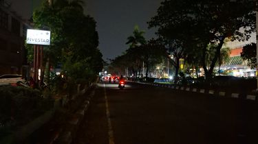 Jalan Sekitar Mall Daan Mogot Rusak dan Gelap, Pemotor Sempat Kecelakaan