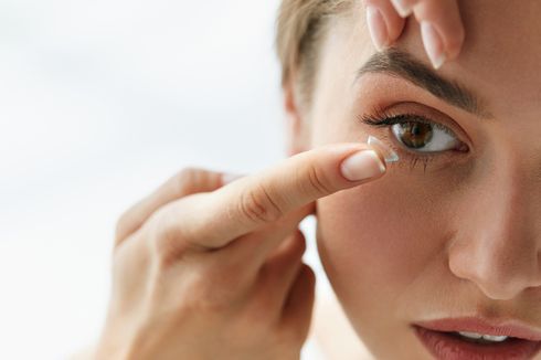 4 Cara Cegah Infeksi Mata Akibat Kontak Lensa