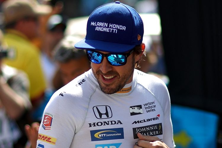 Pebalap asal Spanyol, Fernando Alonso, berada di Sirkuit Indianapolis, Amerika Serikat, Jumat (26/5/2017). Ia akan mengikuti balapan Indianapolis (Indy) 500 untuk tim Andretti Autosport.