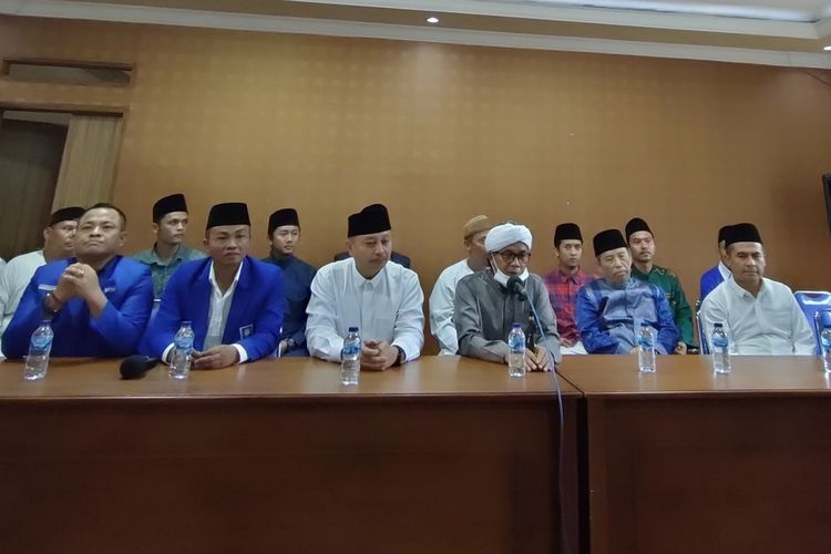 Pasangan Calon Iwan Saputra-Iip Miftahul Paos dari koalisi Golkar, PKB, PAN, PKS dan Nasdem di Pilkada Tasikmalaya mendapatkan dukungan dari Pondok Pesantren Miftahul Huda, Jumat (3/9/2020).