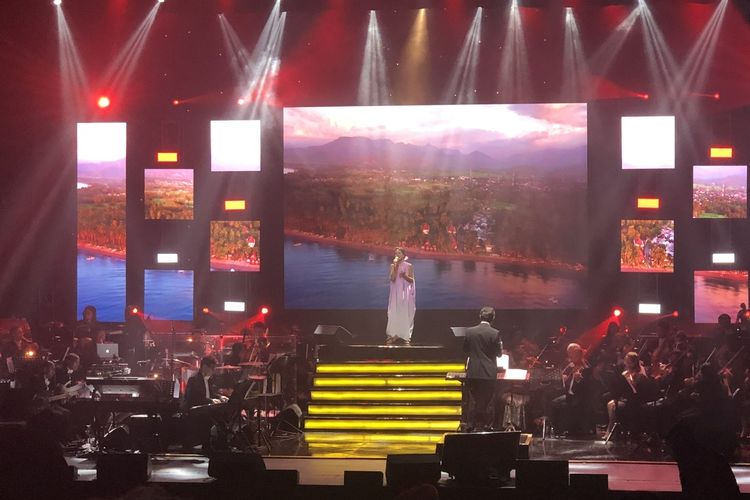 Penampilan Andien dalam konser Kisah Tjinta: A Tribute to Ivo Nilakreshna akhirnya digelar di Ciputra Artpreneur, Jakarta Selatan pada Jumat (31/1/2020). 