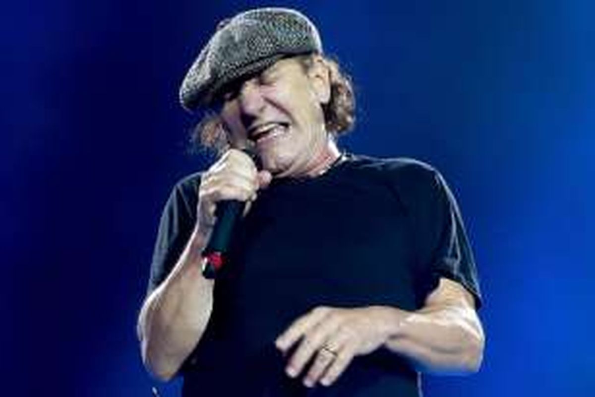 Brian Johnson, vokalis band hard rock AC/DC tampil dalam konser grup dari Australia itu di Dodger Stadium, Los Angeles, California, AS, pada 27 September 2015 waktu setempat.