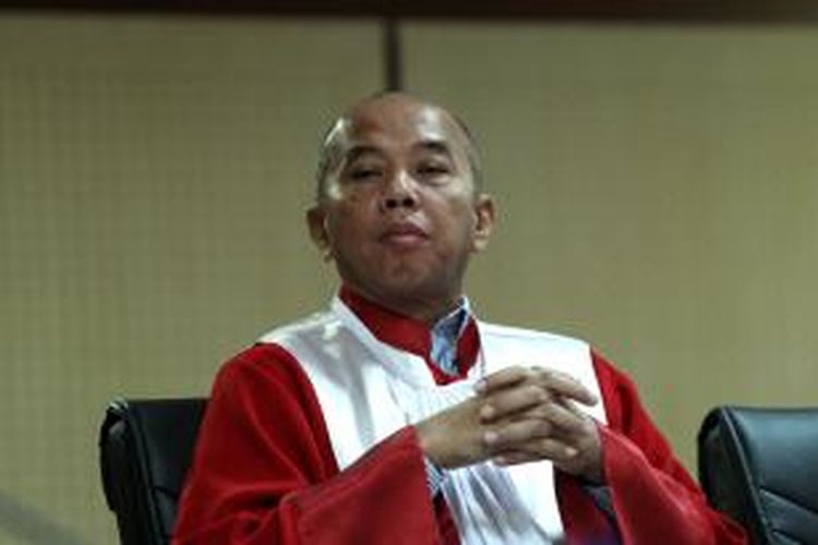 Anggota Mahkamah Kehormatan Dewan (MKD) Muhammad Prakosa saat mendengar keterangan Menteri Energi dan Sumber Daya Mineral Sudirman Said dalam sidang terbuka Mahkamah Kehormatan Dewan di Gedung Parlemen, Jakarta, Rabu (2/12/2015).