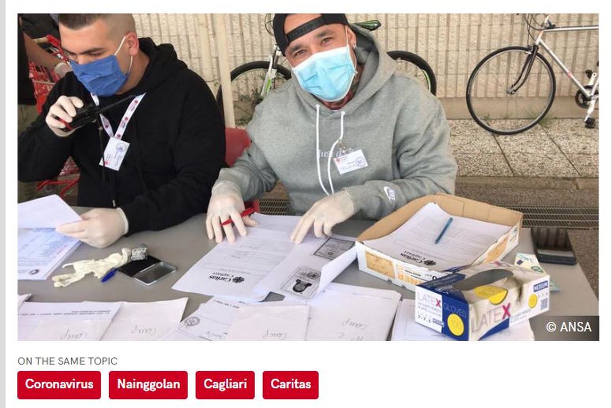 Radja Nainggolan menjadi sukarelawan dalam distribusi pembagian makanan bagi keluarga yang ekonominya terdampak pandemi virus corona di Cagliari, Pulau Sardinia.