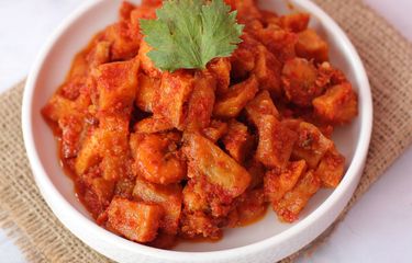 ilustrasi sambal goreng kentang. 